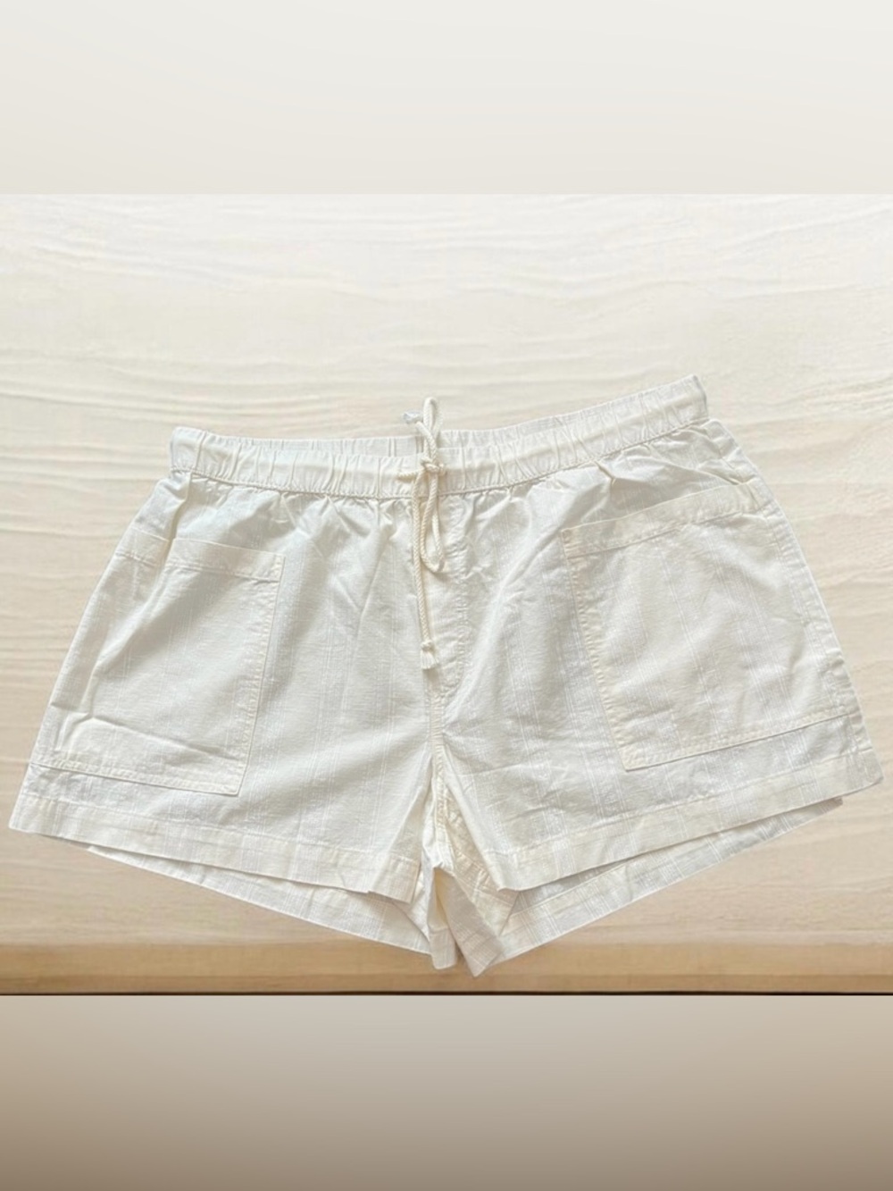 Universal Thread shorts, size 1X, cream, with drawstring and pockets summer